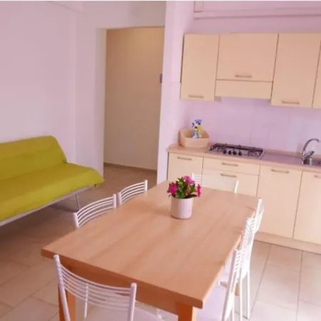 Embrace The Sea Breeze In Apartment