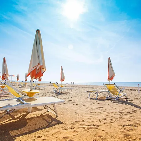 Embrace The Sea Breeze In Apartmán Bibione