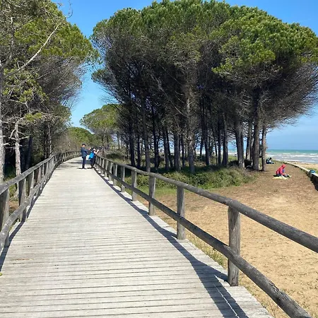 Embrace The Sea Breeze In Apartmán *
